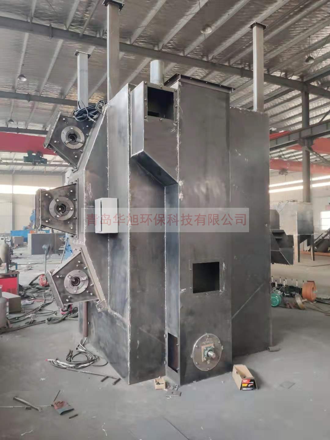 Q3710吊鉤式拋丸機主室
