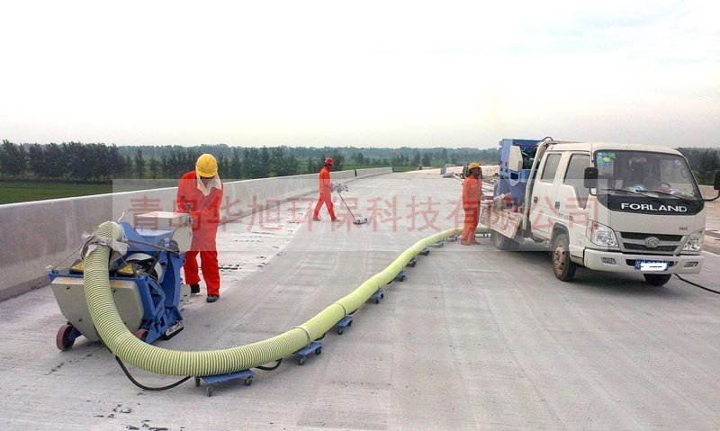 路面拋丸機清理橋面施工中