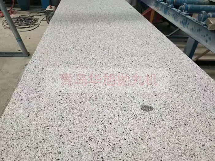 經(jīng)過拋丸機(jī)清理后的大理石板