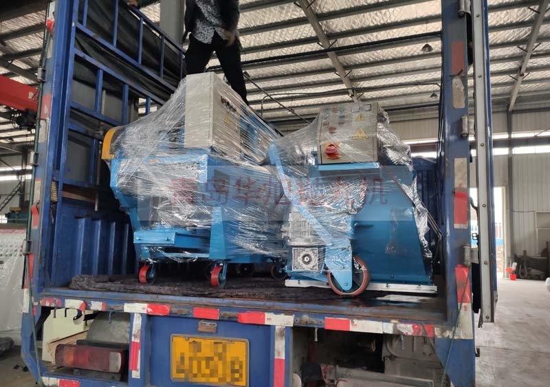 移動(dòng)式拋丸機(jī)裝車發(fā)往山東滕州市